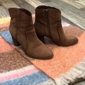 Bass- Amanda brown boots